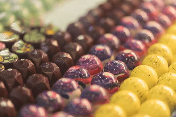 「ボンボンショコラ」とはどんなチョコレート?必ずしもウイスキーが入っているわけではない?!