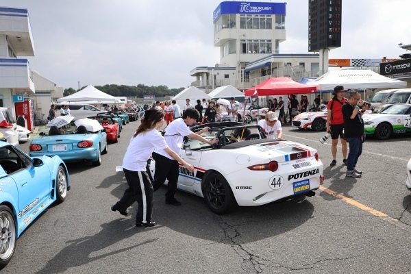 波乱のドラマが生まれた舞台裏…第34回メディア対抗ロードスター4時間耐久レース【#44 CD号参戦記】