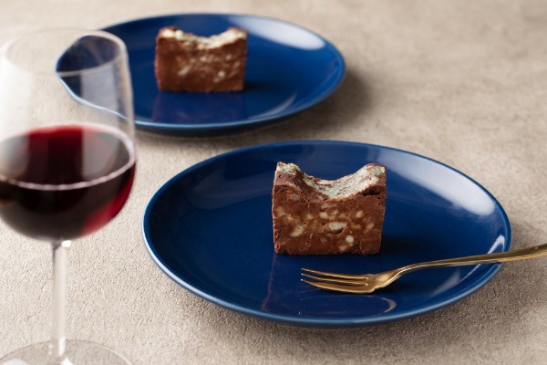 【大人のバレンタイン】生ブルーチーズケーキAo(青)より、”濃厚ゴルゴンゾーラのガトーショコラ”2月2日~関西エリアにて限定販売!