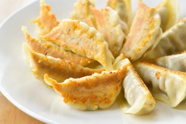 宇都宮・浜松を抑え「日本一の餃子の街」は○○県! オススメの名店餃子お取り寄せを紹介!