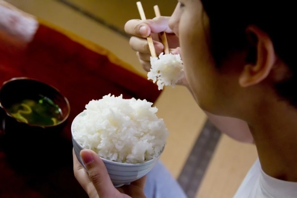 メスティンの炊飯方法ガイド！水の量や蒸らし時間など美味しいご飯を炊くコツを解説！