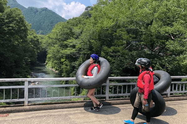 巨大なトラックチューブで清流を川下り！夏限定「渓谷どんぶらこ in 檜原村」予約受付スタート