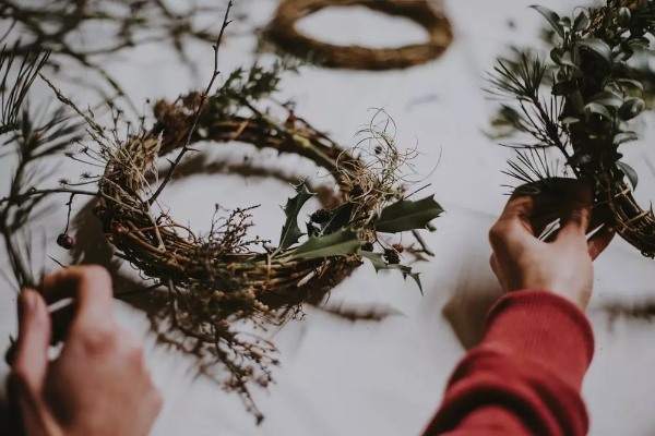 【連載】クリスマスリースに使える生花はどれ?花屋で買える花材<枝もの編>
