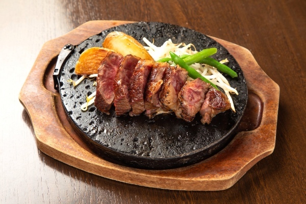 【2店舗へ拡大！】有名人が訪れる「東金ステーキMOG」冷凍自販機が勝浦リワイルドミュージックフェスキャンプ場にオープン！