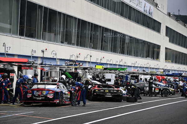 大混戦のレースは予選15位スタートの「VENTENY Lamborghini GT3」が見事な追い上げを見せ今季2勝目を獲得！スーパーGT第6戦SUGOラウンドGT300クラスリポート