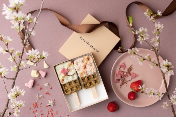 【2023春限定】まるで、片手で食べる芳醇ミルクティー？！春を彩る桜&苺ミルクティーが、京ワッフルになって4/1(土)～販売開始