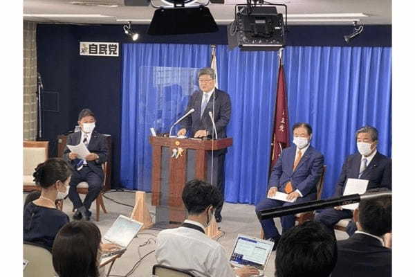 萩生田光一政調会長は、次の日本の大黒柱