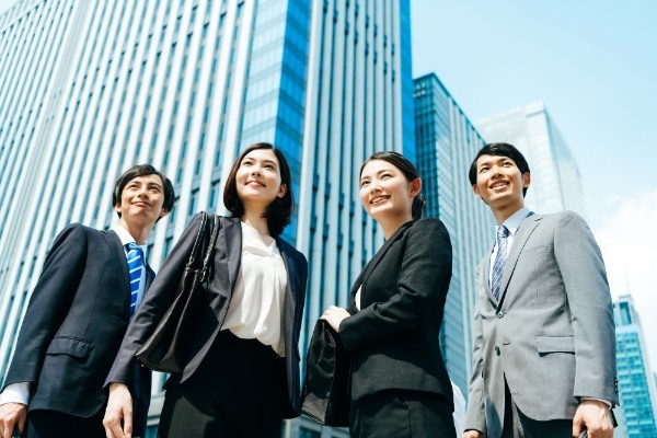 公務員の魅力は安定した収入。気になる平均年収や公務員になる方法