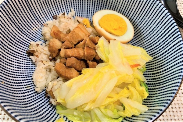 台湾の友人に「ルーローハン」の作りかたを聞いてみたら…　まさかの“秘密兵器”が出現