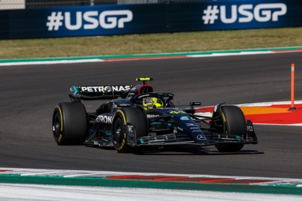 ルイス・ハミルトンの2023F1日本GP用ヘルメット・デザインを手がけた空山基さんインタビュー