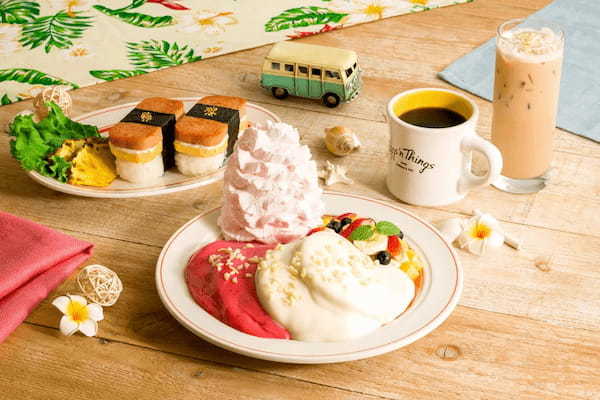 【Eggs ’n Things】日本とハワイの新年を祝うホリデーメニューが登場！「ニューイヤーマカダミアパンケーキ」「トリュフ香る ゴールデンスパムむすび」12月26日（火）～１月15日（月）まで販売