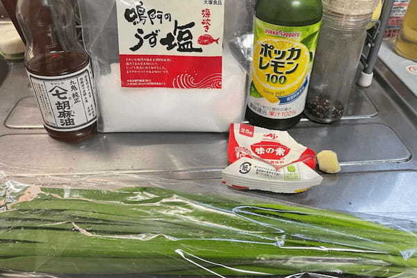 ニラが秒でなくなる リュウジ氏の「悪魔の塩壺ニラ」が絶品すぎた