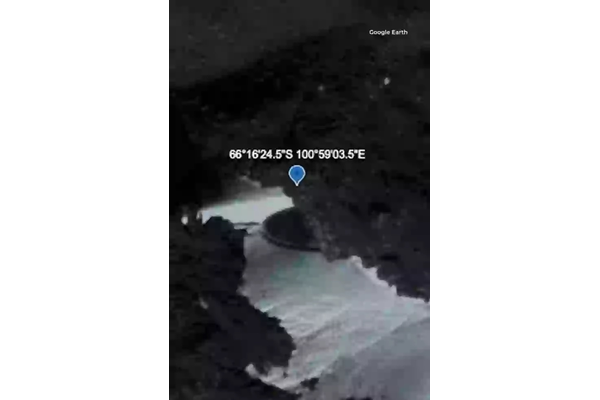 南極の氷下に眠る“宇宙人の基地”!?Googleマップが捉えた謎の円盤の正体とはの画像2