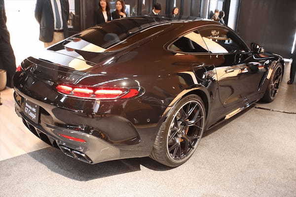 エクステリアのデザインをリフレッシュ!完全独自開発によるスポーツカーの新型「メルセデスAMG GTクーペ」が発表!