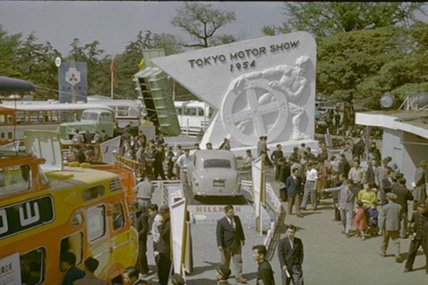 【岡崎宏司カーズCARS】モーターショーは「モータリーゼーションの縮図」。日本では1954年に第1回を開催。ボクは70年前にワクワクした！