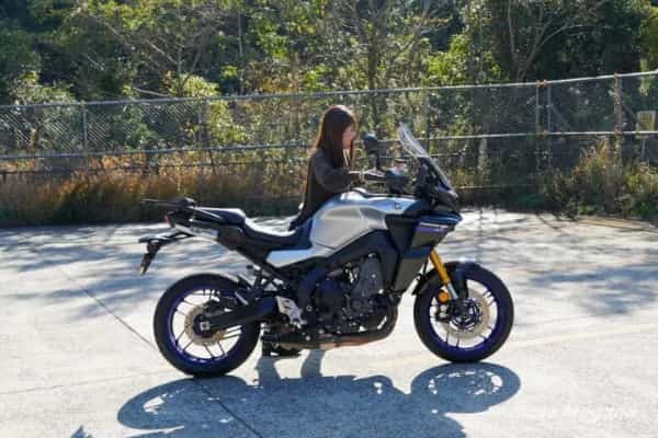 大きいけれど意外に優しい⁉︎　YAMAHA TRACER9 GTにバイク女子が試乗！