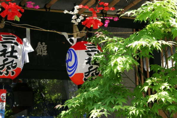 浅草で行われる浅草神社例大祭。「三社祭」ともいわれるけれど、どこか3つの神社のことなの？