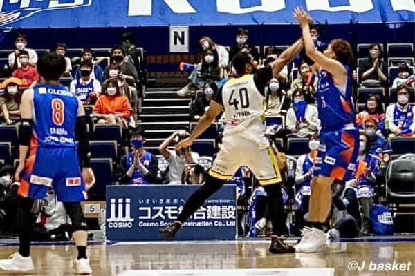 【Bリーグ】北関東ダービーは手に汗握る接戦 / 8人で戦った茨城がライバル群馬に勝利