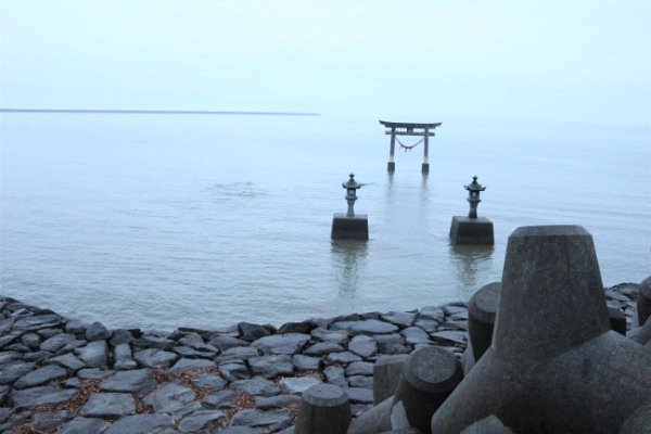 まさに今行かなきゃ！1年に1回の絶景が見られる「永尾剱神社」で始まった願いを届ける取り組みをご紹介します。