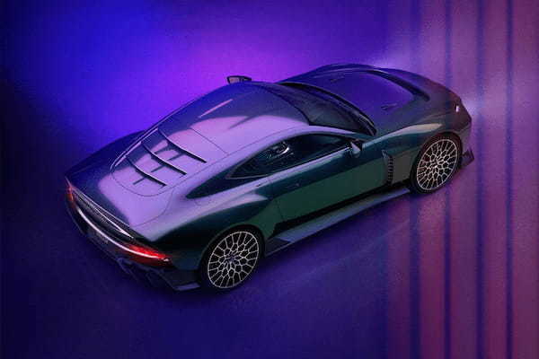 アストンマーティン、V12ツインターボ＋6速MT搭載の「Valour」世界初公開。内燃機関時代の最後のモデル