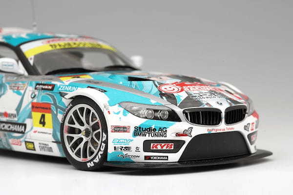 【魅惑のモデルカーの世界】アートギャラリー「BMW・Z4（初音ミク／GOODSMILE RACING）」