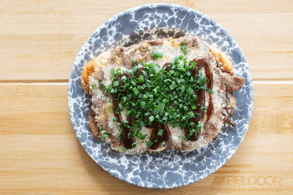 牛肉のレア感がたまらない！ 味噌カツのようなホットのサンド！