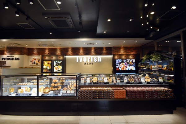 フレンチトースト専門店Ivorish（アイボリッシュ）の実演スタイルが博多阪急に初登場、新商品「フレンチトーストフィナンシェアーモンドピスタチオ」九州初!