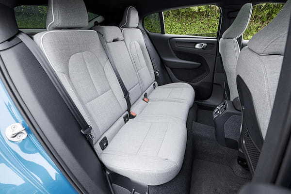 【最新モデル10番勝負！／JUDGE 06】ハンドリング性能で選ぶ電動RWDクーペSUV【ボルボC40×アウディQ4】