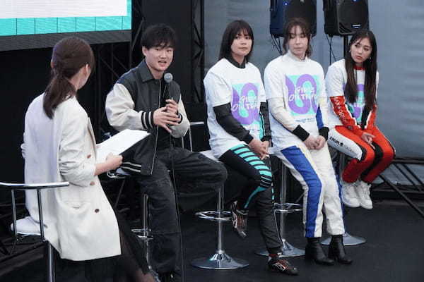 角田裕毅、FIA主催イベントにサプライズ登場で自身初フォーミュラE公式シミュレータを体験「新しい感覚を楽しみました」