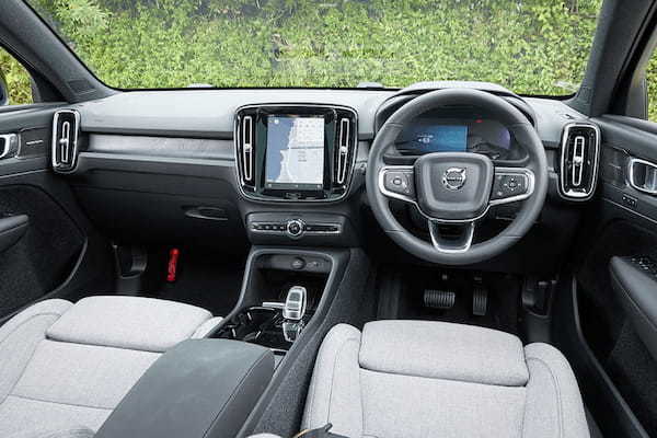 【最新モデル10番勝負！／JUDGE 06】ハンドリング性能で選ぶ電動RWDクーペSUV【ボルボC40×アウディQ4】