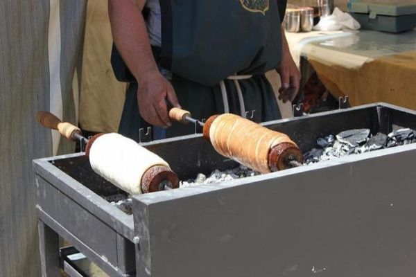 オーストリアではちょっと違う？バウムクーヘンの作り方と歴史