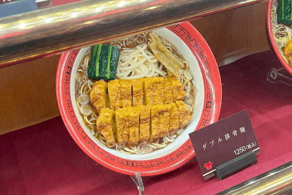 「最後の一杯」求めラーメン店に70人ものファン　順番の待ち時間は60分以上にも…