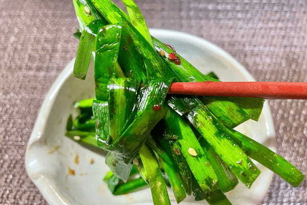 リュウジ氏の「ニラの醤油漬け」がうますぎる 納豆と合わせたら反則級だった