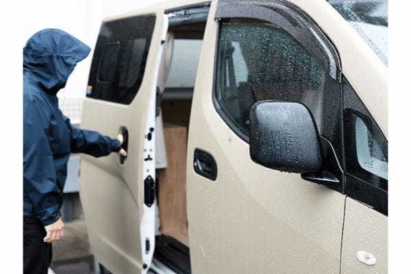 雨の車中泊であると便利なもの、車内でのおすすめの過ごし方