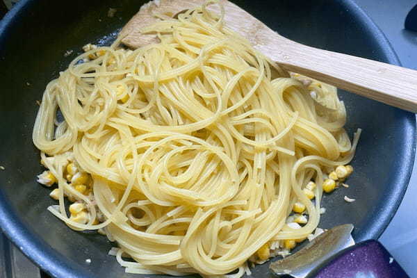 速水もこみちの「とうもろこしとツナのパスタ」は素材の旨みが光る　旬の味を逃さず作って