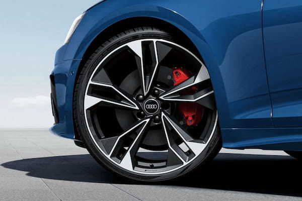アウディA4、A5にアグレッシブなデザイン、上質なインテリアの限定モデルを設定