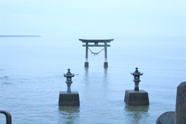 まさに今行かなきゃ！1年に1回の絶景が見られる「永尾剱神社」で始まった願いを届ける取り組みをご紹介します。