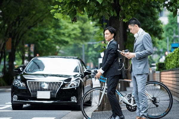 「これって違反?」横断歩道で自転車が“アレ”をしていたら車は絶対止まるべき!