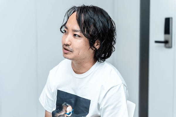 超セカイ系映画『Love Will Tear Us Apart』が描く“血と狂気”のラブストーリー! 「傘の中に知らないおばさんが…」宇賀那健一監督インタビュー