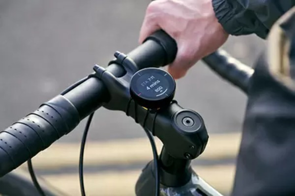 ナビアプリ見なくて大丈夫！　自転車で走ることに集中できるサイコン一体型ナビ「Beeline Velo2」で出かけよう