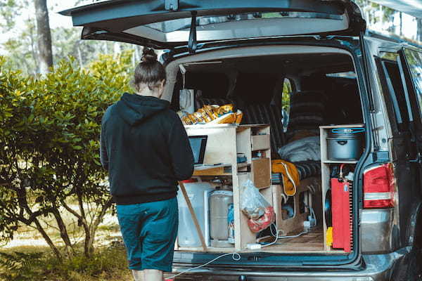 その積み方危険かも！キャンプ道具を車に収納するテクニック。ピッタリ感が気持ちい