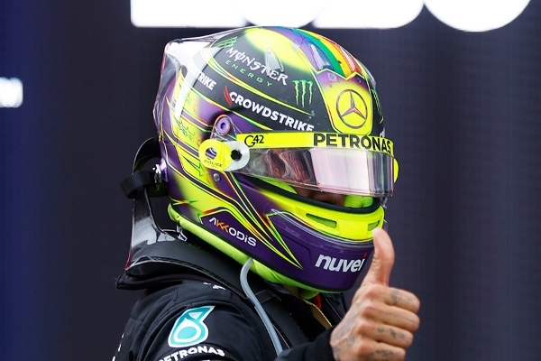 ルイス・ハミルトンの2023F1日本GP用ヘルメット・デザインを手がけた空山基さんインタビュー