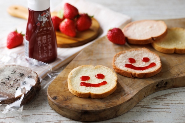 いちご好きの方におすすめする、かけて楽しむ濃厚いちごソース「いちびこソース」新発売 / トーストやヨーグルトにもぴったり / いちごスイーツ専門店『いちびこ(ICHIBIKO)』