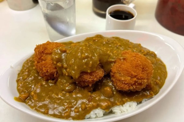 「カレーの具は何が好き？」ハンバーグ、メンチ、シュウマイ。“意外コラボ”が美味い店【都内7選】