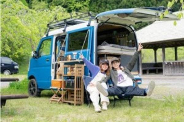 エブリイを”車中泊仕様”にDIY！軽バンでの旅をもっと楽しみたい♪キャンプバンライファー夫婦