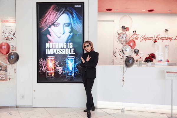 YOSHIKI×日本コカ·コーラ「リアルゴールド X/Y」 合計出荷本数2,900万本突破 3,000万本も目前