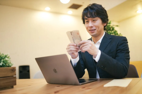 【信用金庫】の仕事を徹底解説！年収は？福利厚生は？