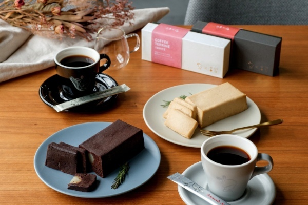 【チョコ、あん、珈琲の極上マリアージュ】「イニックコーヒー」と「アンパティスリー七日」のコラボレーションテリーヌ新発売。優雅な午後のコーヒーブレイクを、母の日に贈りませんか。