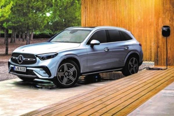 メルセデス・ベンツGLCのプラグインハイブリッドモデル「GLC350e 4MATIC Sports Edition Star」が日本上陸