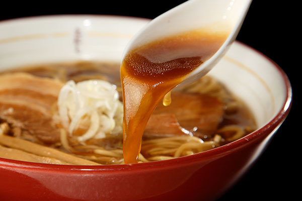 「宅麺.com」、東京・戸越銀座で18年続く名店「戸越らーめん えにし」の取り扱いを開始